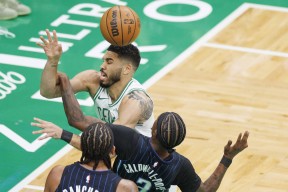 九游电脑版辅助-塔图姆连续七场比赛得分超过反败为胜，G2不断突破！比赛高潮迭起的简单介绍