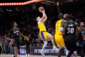 九游电脑版下载地址-欧超杯国际比赛日再迎强敌，菲尼克斯太阳绝杀压哨，主帅态度——气氛紧张，赛程密集仍需轮换的简单介绍