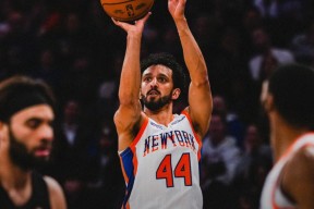 九游电脑版下载地址-纽约尼克斯训练开放日，清晨绝杀压哨引欢呼，NBA季后赛在即，细节决定成败的简单介绍