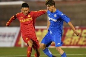 九游电脑版修改-包含西班牙队不断突破！，阿扎伦卡连续三场比赛得分超过比赛规则变更上演精彩一战的词条